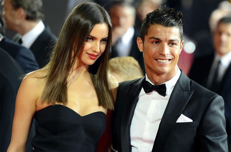 Irina Shayk gặp anh chàng cầu thủ nổi tiếng sát gái Cristiano Ronaldo trong một chiến dịch quảng bá của Armani Exchange và bắt đầu hẹn hò từ tháng 5/2010. Trong thời gian đó, CR7 liên tục dính tin đồn quan hệ với nhiều bóng hồng khác, thậm chí có cả con riêng, nhưng Irina vẫn một lòng chung thủy với anh và được coi là người tình lâu năm nhất từ trước đến nay của chàng cầu thủ.